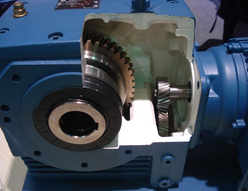 S斜齒輪蝸輪蝸桿減速機(jī)